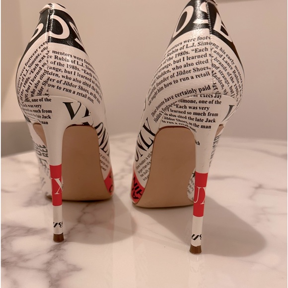 Steve Madden Newspaper Print Vala’s size 8.5 NWT - Picture 9 of 9